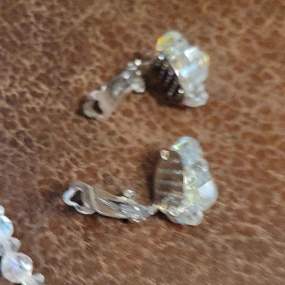 Iridescent Crystal Necklace and Earring Set (44) - Picture 13 of 16